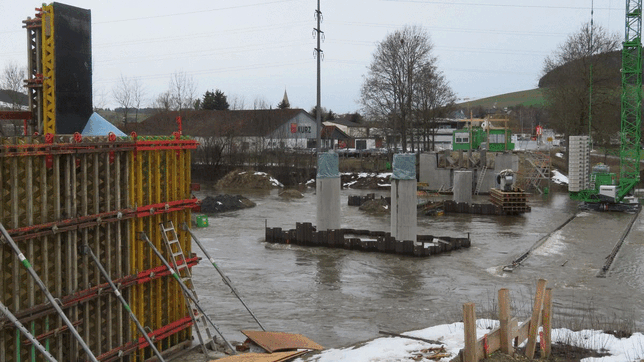 Bild : Hochwasser macht vor Baustelle nicht halt