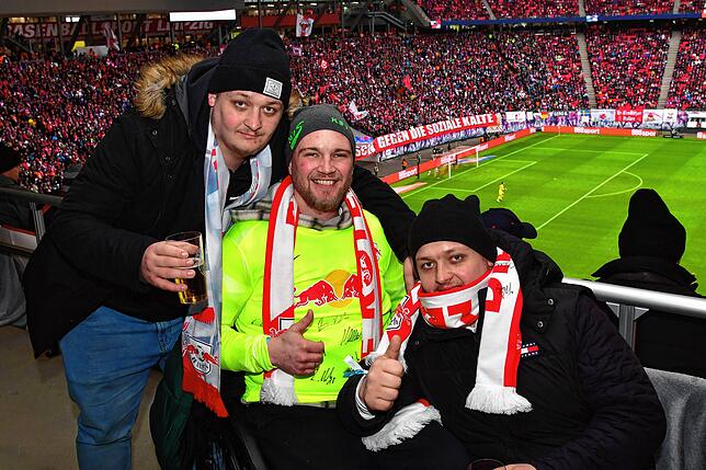Bild 17: RB Leipzig bereitet Kevin Simanowski einen herzlichen Empfang &ndash; und wir haben Bilder!
