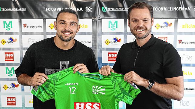 Willkommen zurück im Schwarzwald: Rückkehrer Andrea Hoxha (links) mit Trainer Mario Klotz.