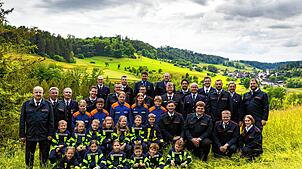 Sie sorgen für Sicherheit: Die gesamte Feuerwehr-Abteilung Lausheim mit ihrer Jugend- und Kindergruppe. Fotos: Feuerwehr