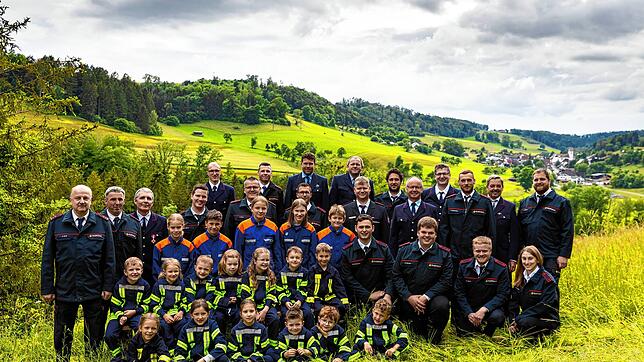 Sie sorgen für Sicherheit: Die gesamte Feuerwehr-Abteilung Lausheim mit ihrer Jugend- und Kindergruppe. Fotos: Feuerwehr