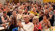 Begeistertes Publikum beim Frühjahrskonzert der Stadtkapelle am Samstagabend in der Stadthalle. Es war das erste große, öffentliche ...
