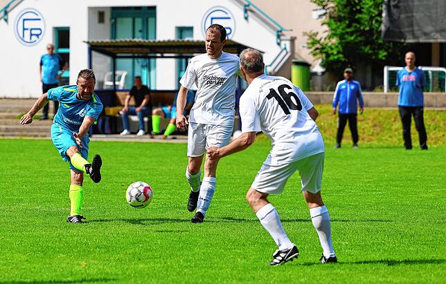 Bild 17: Ü40-Männer des FC Radolfzell stehen nach 6:0 gegen Pfaffenweiler/Ehrenkirchen im Verbandspokalfinale