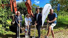 Beim Spatenstich für den Glasfaserausbau in Rheinheim (von links): Bürgermeister Manfred Weber, Hauptamtsleiterin Kersten Dißelhoff, ...
