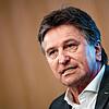 Manfred Lucha, Minister für Soziales und Integration von Baden-Württemberg, will dem Pflegekräftemangel im Südwesten mit einem neuen ...