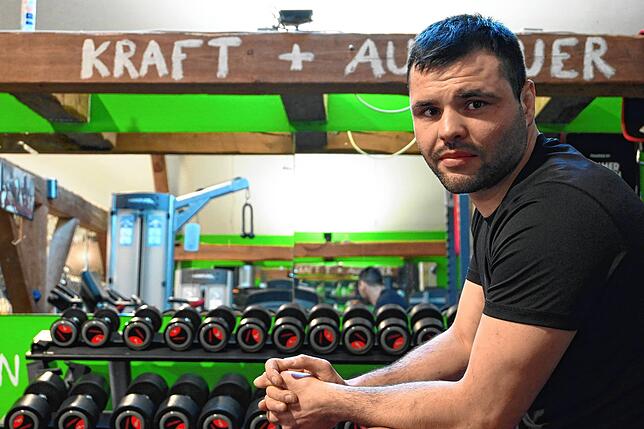 Kraft und Ausdauer – beides braucht Dimitrios Sapanazidis für seinen Sport. Täglich trainiert er entweder sich oder andere.