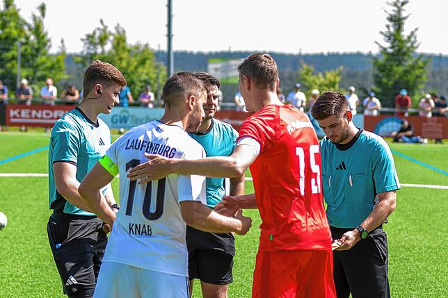 Bild 4: SV 08 Laufenburg siegt 5:2 im ersten Relegationsspiel beim FC Pfaffenweiler – wir haben Fotos!