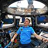 Da war der Krieg noch weit weg: Astronaut Matthias Maurer blickt Ende November 2021 von der Kuppel der ISS auf die Erde.
