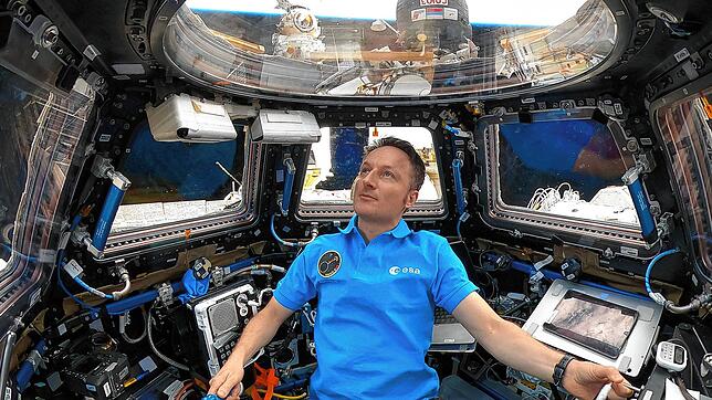 Da war der Krieg noch weit weg: Astronaut Matthias Maurer blickt Ende November 2021 von der Kuppel der ISS auf die Erde.