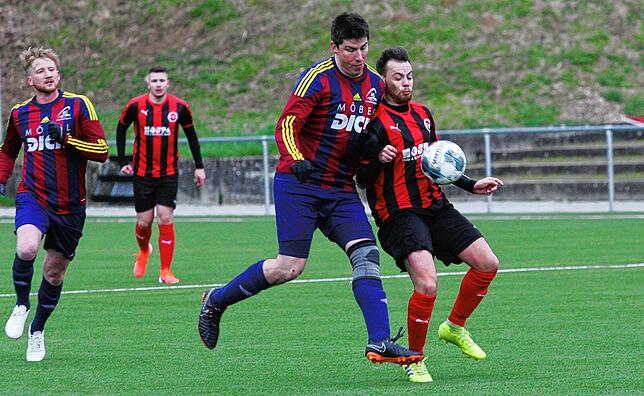 Bild 15: FC 08 Bad Säckingen ist enttäuscht nach dem 2:2 gegen den SC Lauchringen &ndash; wir haben die Bilder!