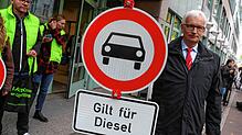 Jürgen Resch, hier bei einer Gerichtsverhandlung im Jahr 2018, sieht keine Chance mehr für den Diesel &ndash; und kaum mehr ...