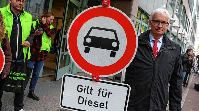 Jürgen Resch, hier bei einer Gerichtsverhandlung im Jahr 2018, sieht keine Chance mehr für den Diesel &ndash; und kaum mehr ...