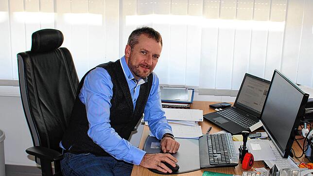 Roland Mathis von der Baugenossenschaft Stockach. Dem SÜDKURIER hat er berichtet, welche Auswirkungen die Pandemie auf seine Arbeit hat ...