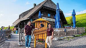 Sie leben ihren Traum und betreiben seit gut einem Jahr als Pächter die Sankt Wilhelmer Hütte am Feldberg: das Randener Ehepaar Thomas ...