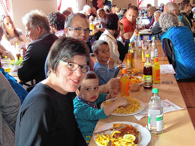 Das Mittagessen schmeckte groß und klein.