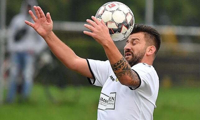 Augen zu und durch: Auch der nach knapp einer Stunde eingewechselte Fatih Dogan konnte die 1:2-Niederlage des FSV Rheinfelden beim SC ...