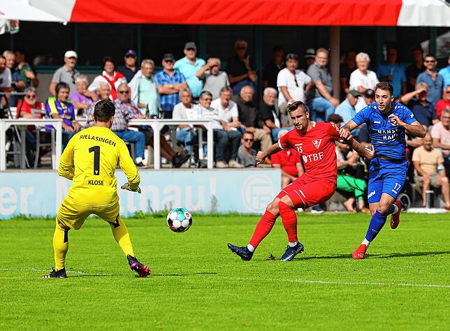 Bild 14: Die besten Bilder vom Pokal-Derby zwischen dem FC Radolfzell und dem 1. FC Rielsingen-Arlen