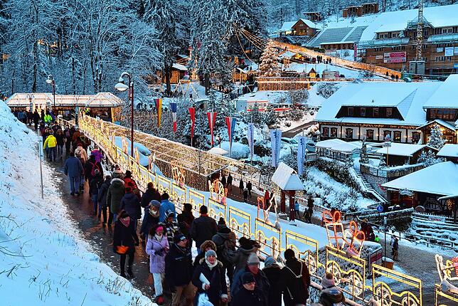 Das Gebiet zwischen Kurhaus und Wasserfall verwandelt sich ebenfalls in ein Winterwundermärchen (Archivbild).