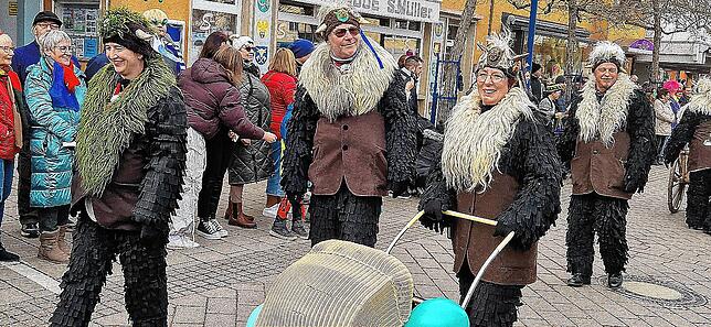 Bild 4: Der Montagsumzug in Bad Dürrheim setzt den gutgelaunten Punkt unter die diesjährige Fasnet &ndash; Teil 1