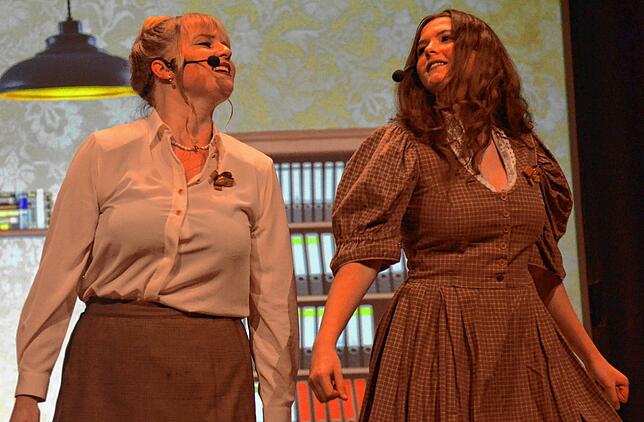 Gesanglich noch mehr auf der Höhe als in Sachen Bosheit: Paula Stützenberger und Carina Spießmacher.
