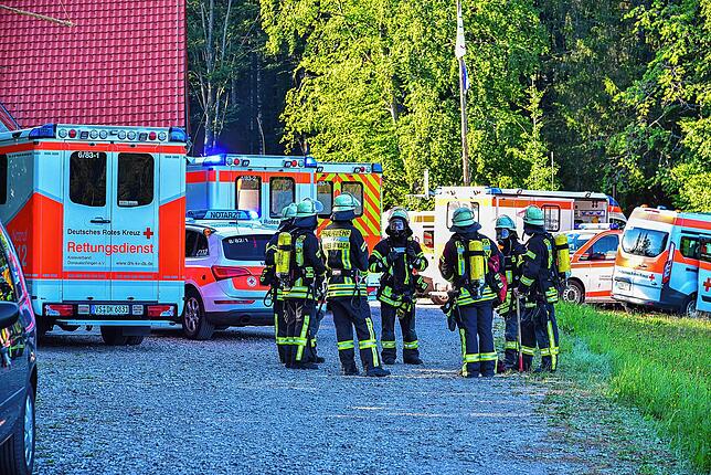 Feuerwehrkräfte sind einsatzbereit an der Bernhardshütte.
