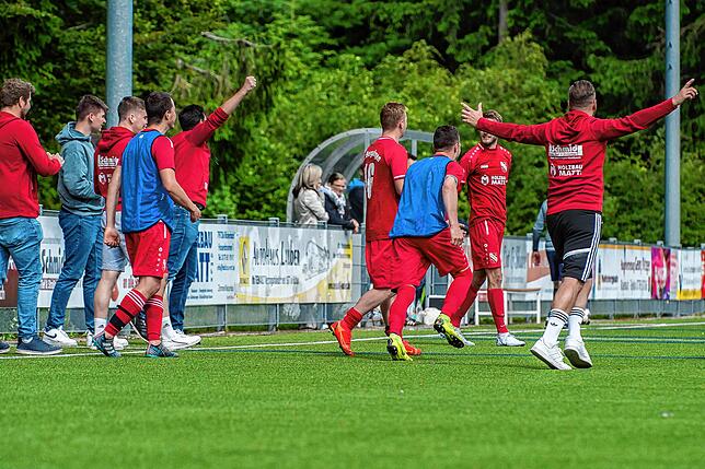Bild 15: FC Bergalingen feiert den Titel durch einen 3:2-Sieg gegen den SV Buch II &ndash; und wir haben Bilder!