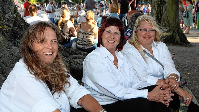 Bild 13: Konstanzer Seenachtfest 2022: Einheimische und Gäste feiern im Stadtgarten
