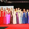 31 Abiturientinnen der Heimschule Kloster Wald absolvierten zusätzlich eine Schneiderinnenausbildung und zeigten bei der traditionellen ...