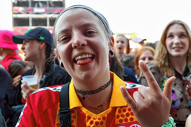 Bild 19: Ikkimel rockt das Southside 2025: Die stärksten Bilder der gefeierten Newcomerin