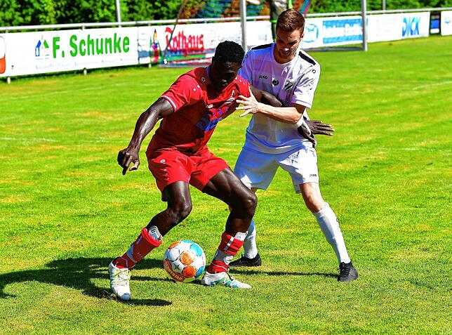 Bild 38: SC Lauchringen steigt nach 0:3 gegen Spvgg. Wutöschingen in die Kreisliga B ab &ndash; wir haben Bilder!