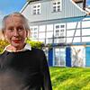 Kristin Müller-Hausser vor der Villa Elmenhorst. &bdquo;Das Haus war immer voll. Immer.&ldquo;