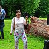 Mit Abstand im Park: Die Künstler der Fotogruppe f7 stellten sich bei der Vernissage im Freien selber vor. Von links: Chris Rütschlin, ...