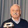 Dieter Senger (links) hat 2018 die Ehrennadel der Gemeinde Bodman-Ludwigshafen für seine Verdienste erhalten.
