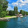Das Gesundheitsamt empfiehlt in den städtischen Bädern, wie hier am Rheinstrandbad, nicht mehr ins Wasser zu gehen. Grund ist die ...
