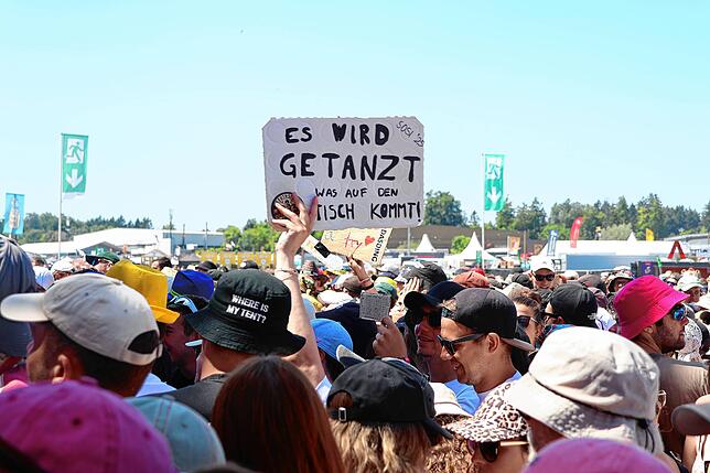 Bild 4: Moshpit und Feierlaune vor den Bühnen: Das sind die besten Southside-Bilder aus den ersten Reihen