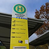 An fünf Halteplätzen auf dem Busbahnhof in Wittenhofen treffen sich alle Busse und Linien. Von hier aus können Fahrgäste nach ...