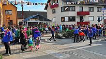 Bild : Bilder vom Umzug und Narrenbaumstellen in Ludwigshafen bei der Krone