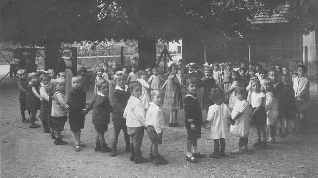 Nach Jahren des kontinuierlichen Wachstums brachte die Zeit des Nationalsozialismus Schikanen und schließlich die Auflösung des ...