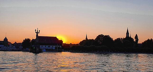 Ehe sie sich gänzlich verabschiedet. Die Temperaturen sind derzeit jedoch auch nach Sonnenuntergang noch angenehm mild.