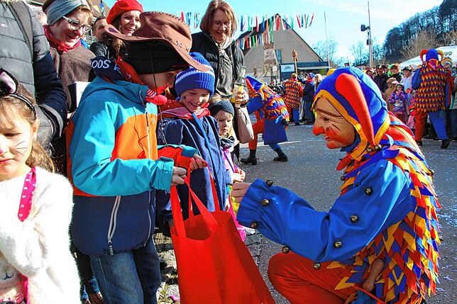 Bild 18: Kleggau-Narrentreffen: Tausende Narren begeistert vom Umzug - Bilder