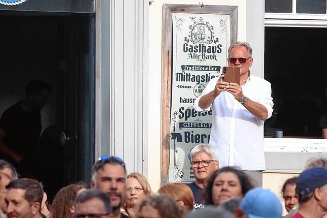 Bild 13: Fury in the Slaughterhouse rocken den Meersburger Schlossplatz