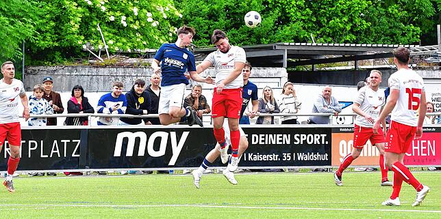 Bild 32: SV Jestetten siegt spät mit 2:1 beim VfB Waldshut – und wir haben Fotos!