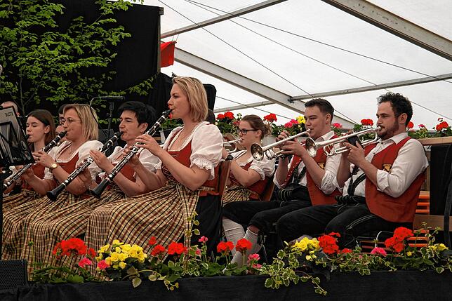 Bild 9: Bilder vom Sonntagsfrühschoppen beim Blütenfest in Oberteuringen