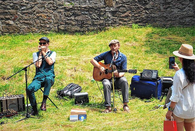 Bild 16: Viele tausend Besucher feiern auf der Burg Hohentwiel