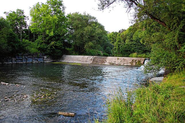 Eggingen hat viele idyllische Orte, wie hier an der Wutach.
