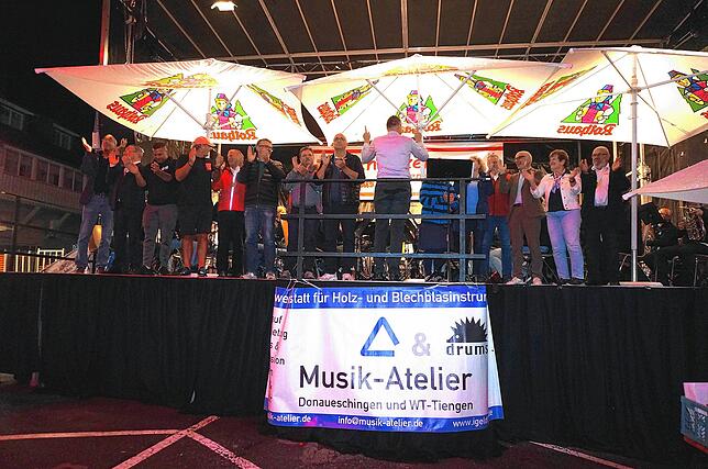 Bild 21: Stadtmusik Tiengen spielt zum Abschluss des Schwyzertags: Das sind die Bilder