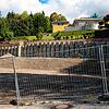Seit Wochen tut sich auf der Baustelle für das Wohnbauprojekt &bdquo;Linzgaublick&ldquo; an der Kolpingstraße nichts.