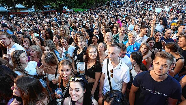 Bild 13: Die besten Bilder vom Bausa-Konzert beim Hohentwiel-Festival Teil 4