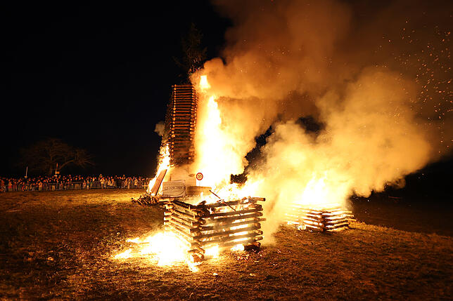 Bild 21: Litzelstetten 2025: Diese Funkenfeuer-Bilder fangen die Tradition perfekt ein!