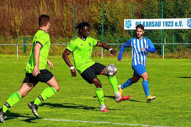 Bild 24: SV Karsau verteidigt die Tabellenspitze durch einen 4:2-Erfolg gegen Verfolger Spvgg. Wehr